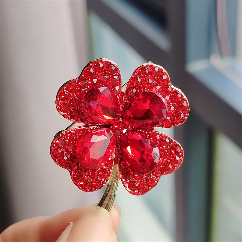 New Minimalist Rhinestone Four - Red Clover Flower 评论和价格