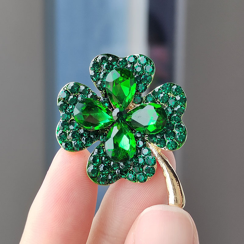 New Minimalist Rhinestone Four - Red Clover Flower 评论和价格
