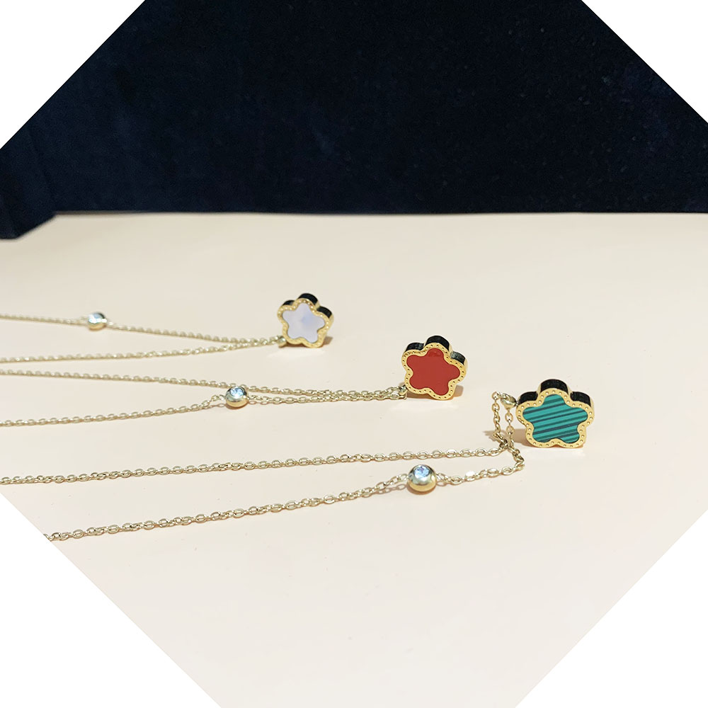 Stainless Steel 18K Gold Plate - Red Clover Flower 评论和价格