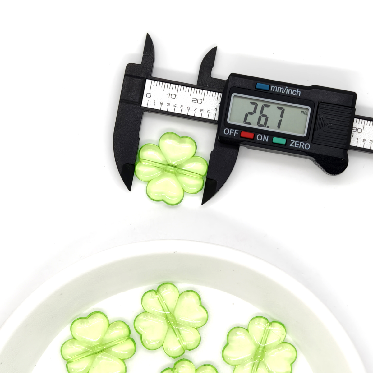 10pcs Lucky green transparent  - Red Clover Flower 评论和价格